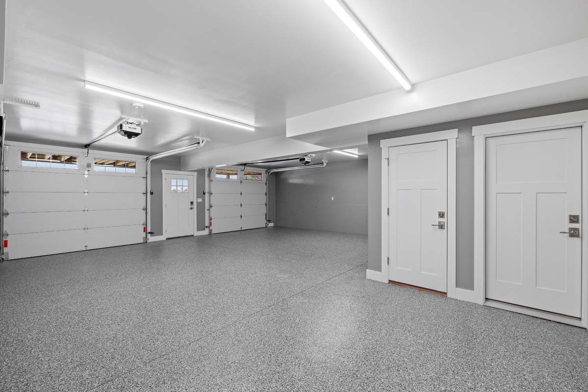 Polyaspartic vs Epoxy - Which Is the Best Okanagan Climate?